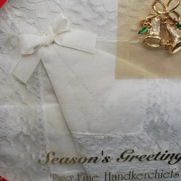 Greeting season's vtg handkerchiefs & gold plated tree & bells pin set of 3 - Picture 9 of 11